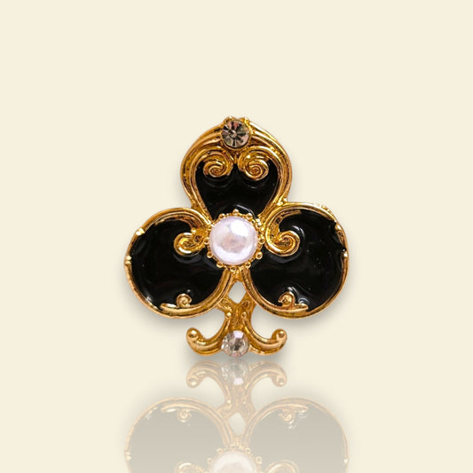 broche pour vêtement de femme Fortuna, un bijou pin’s pour fermer un décolleté