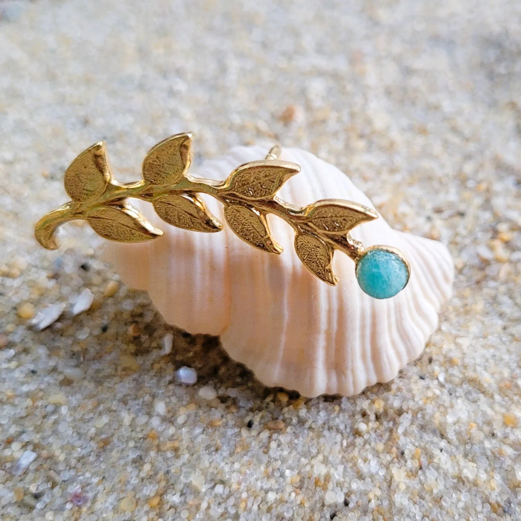 broche pour vêtement de femme Laurier en amazonite et laiton recouvert d’or fin