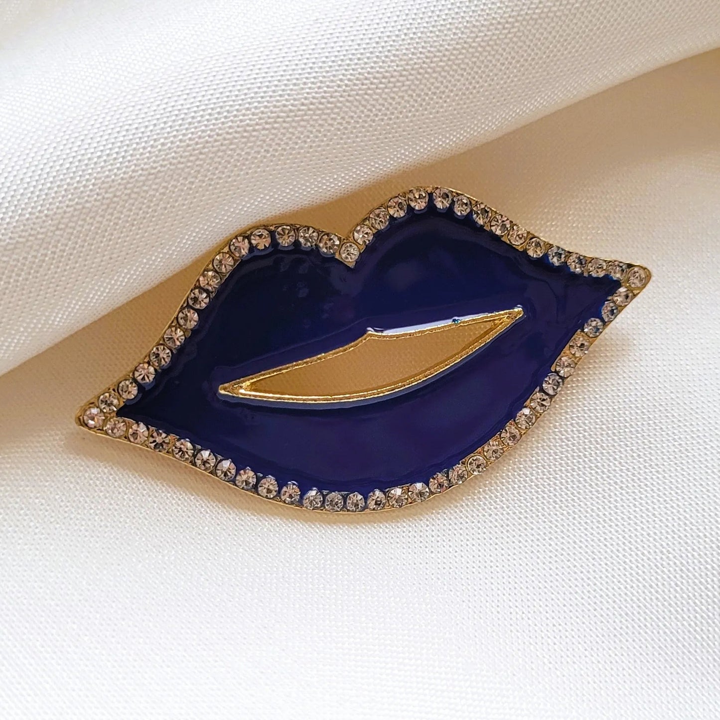 broche pour vêtement de femme Lipsy, une broche vintage bleue 