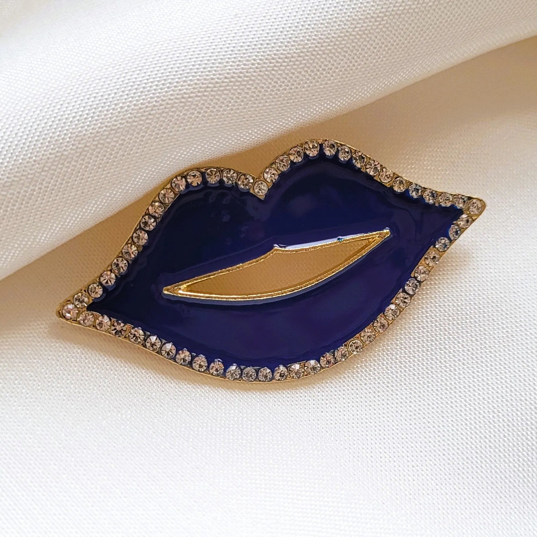 broche pour vêtement de femme Lipsy, une broche vintage bleue 