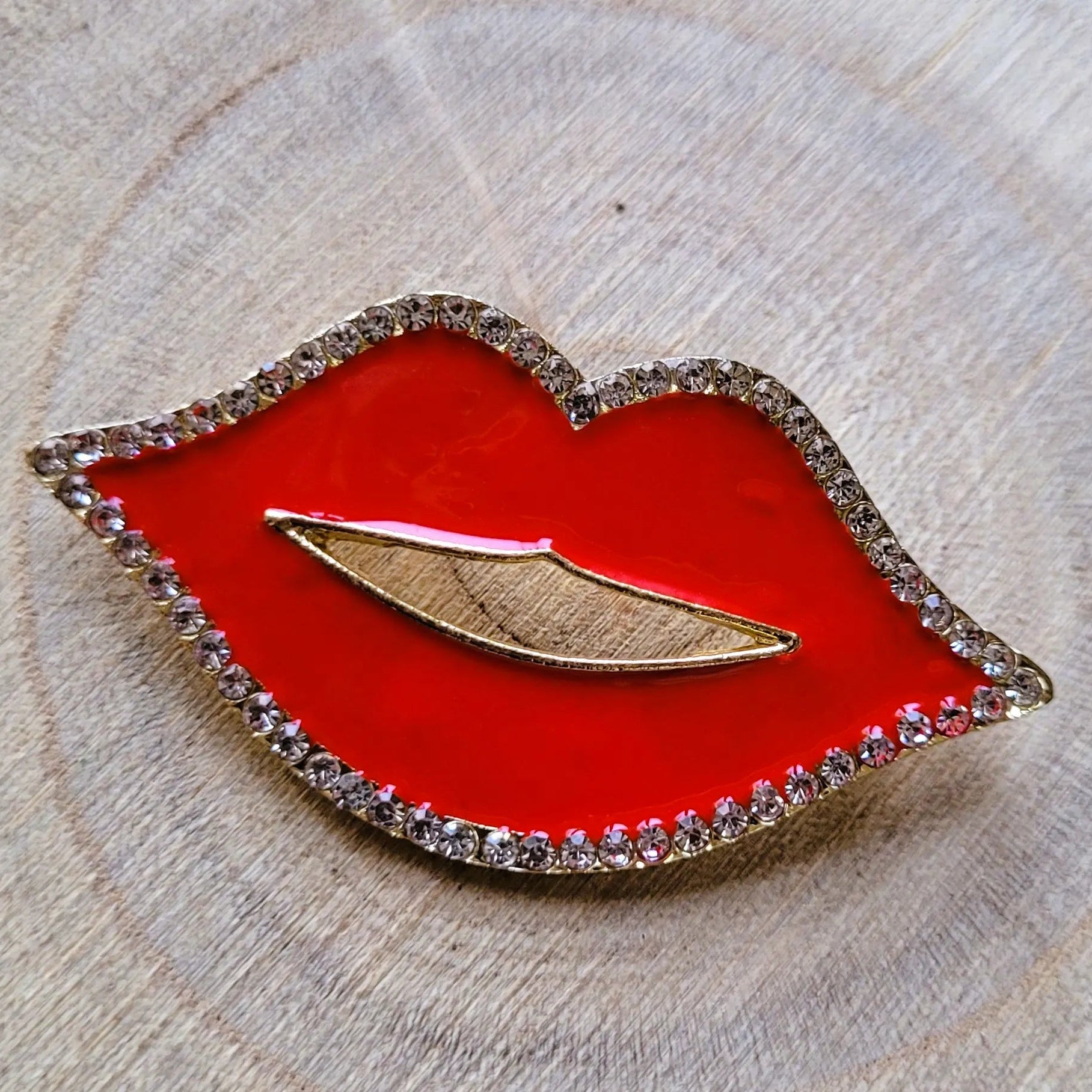broche pour vêtement de femme Lipsy, une broche luxueuse vintage rouge 