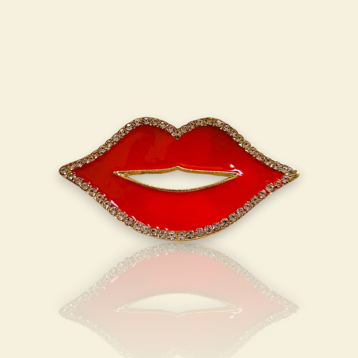 broche pour vêtement de femme Lipsy, un bijou vintage rouge 