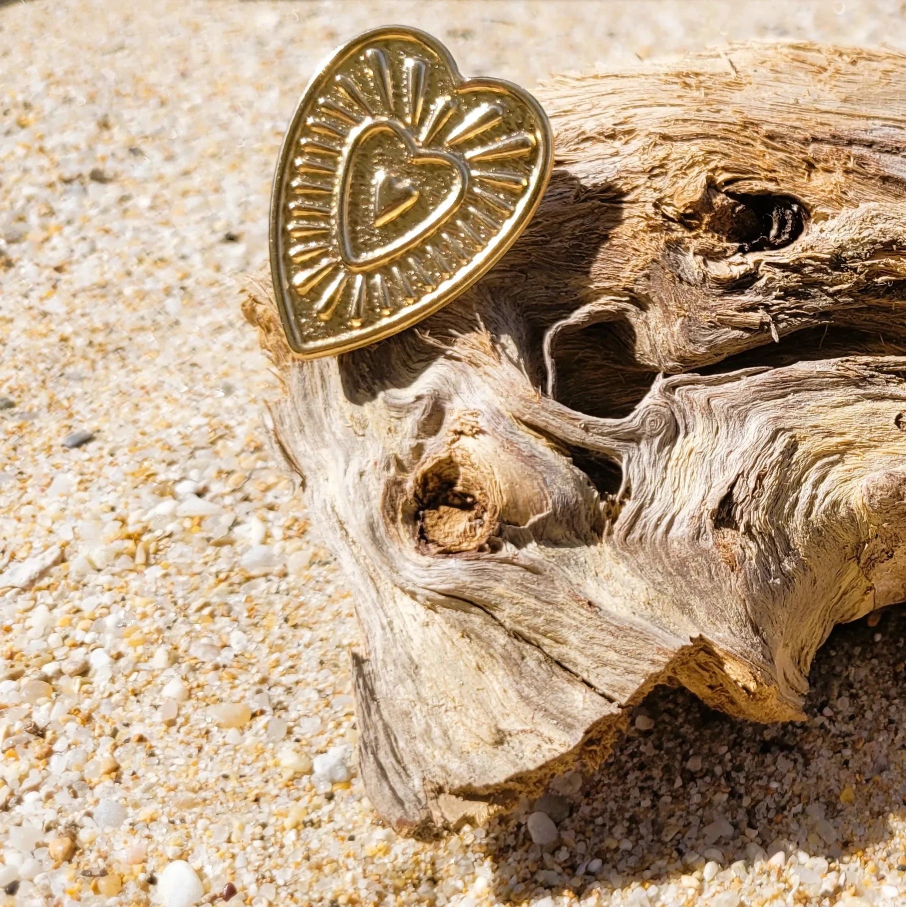 broche pour vêtement de femme Valentine en laiton recouvert d’or