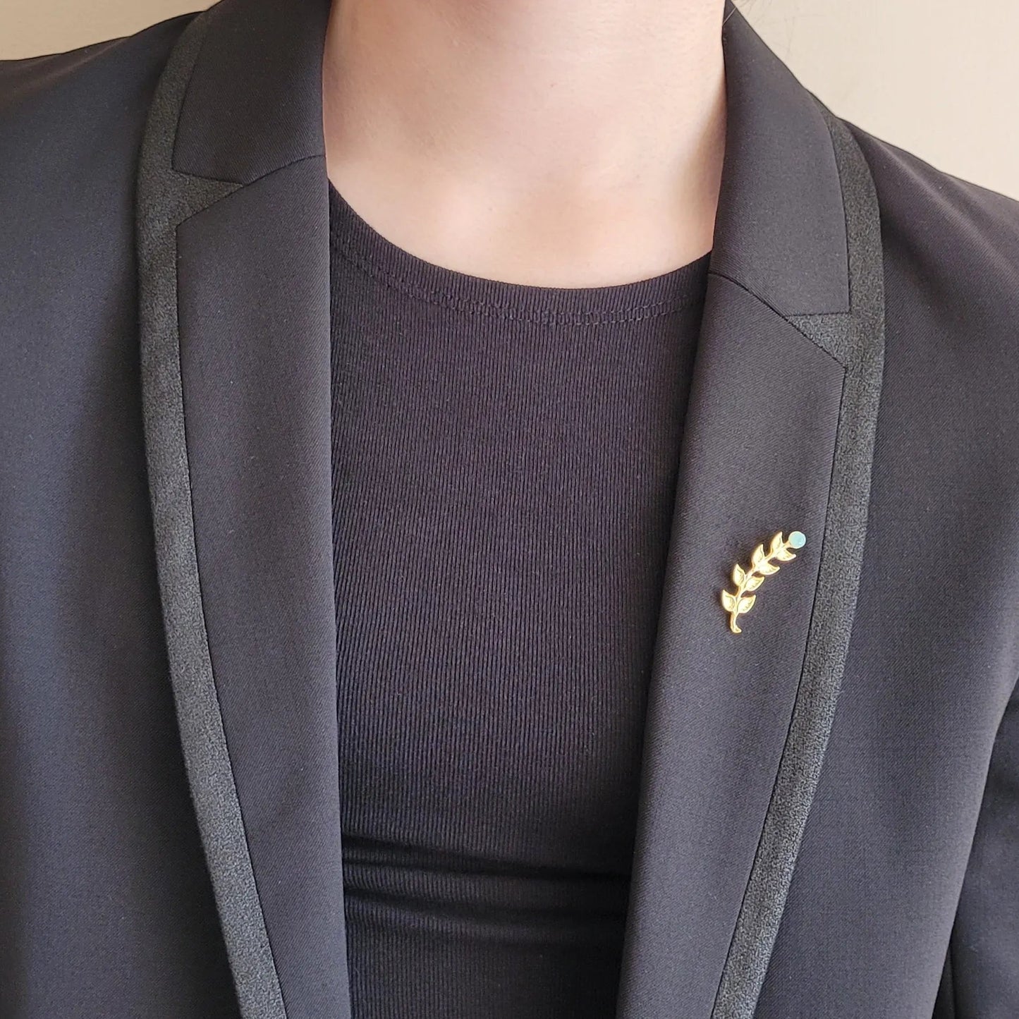 broches bijoux modèle Laurier de la marque Un de ces quatre en amazonite et laiton recouvert d’or fin