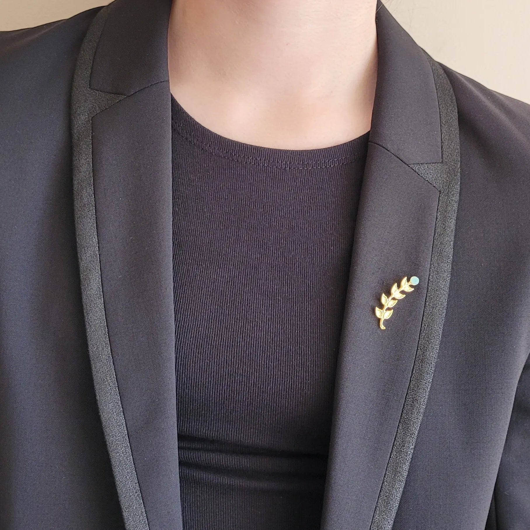 broches bijoux modèle Laurier de la marque Un de ces quatre en amazonite et laiton recouvert d’or fin