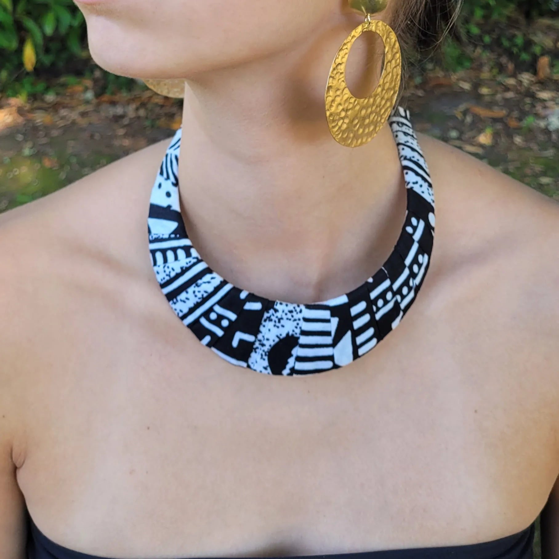 collier en ethnique Maty, un collier tissu fait artisanalement à Dakar