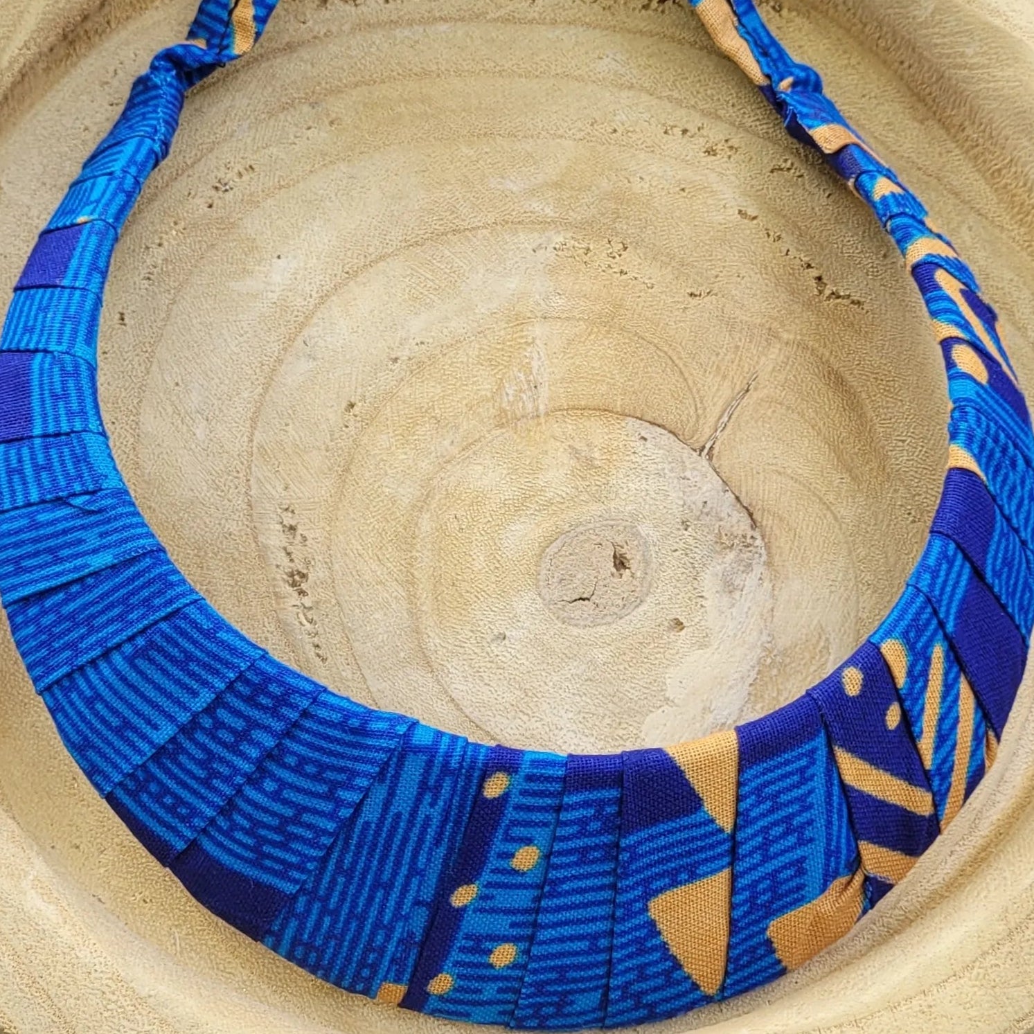 collier ethnique Sokhna, un collier coloré fait artisanalement à Dakar