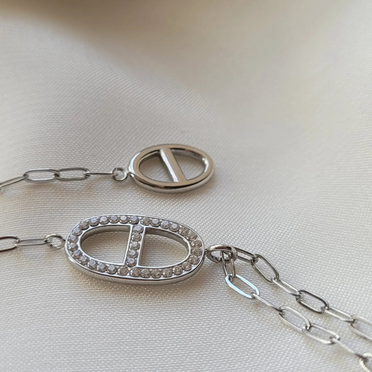 collier Thaléa, un long collier avec des breloques en maille marine