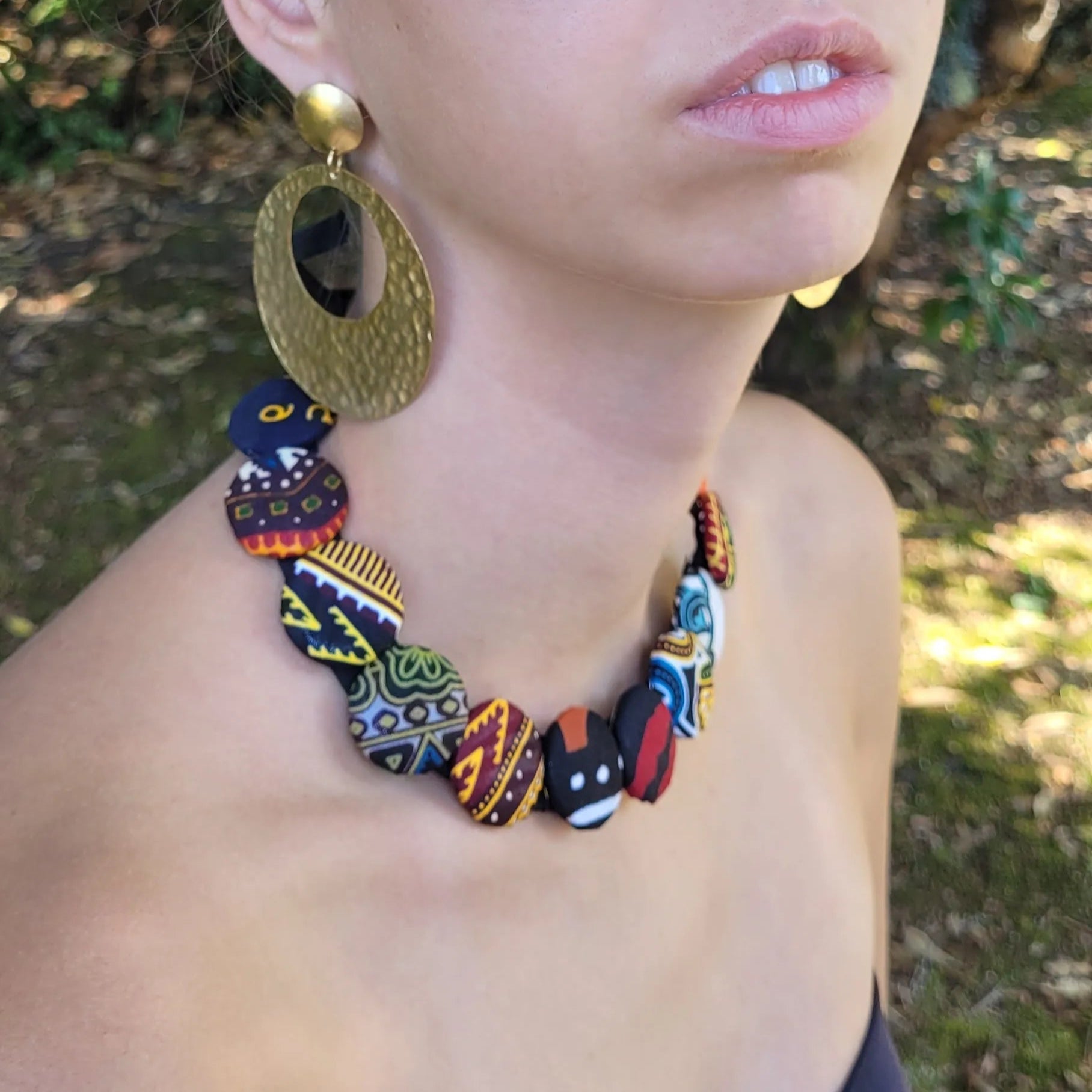 collier en tissu Binta, un bijou ethnique chic fait main à Dakar