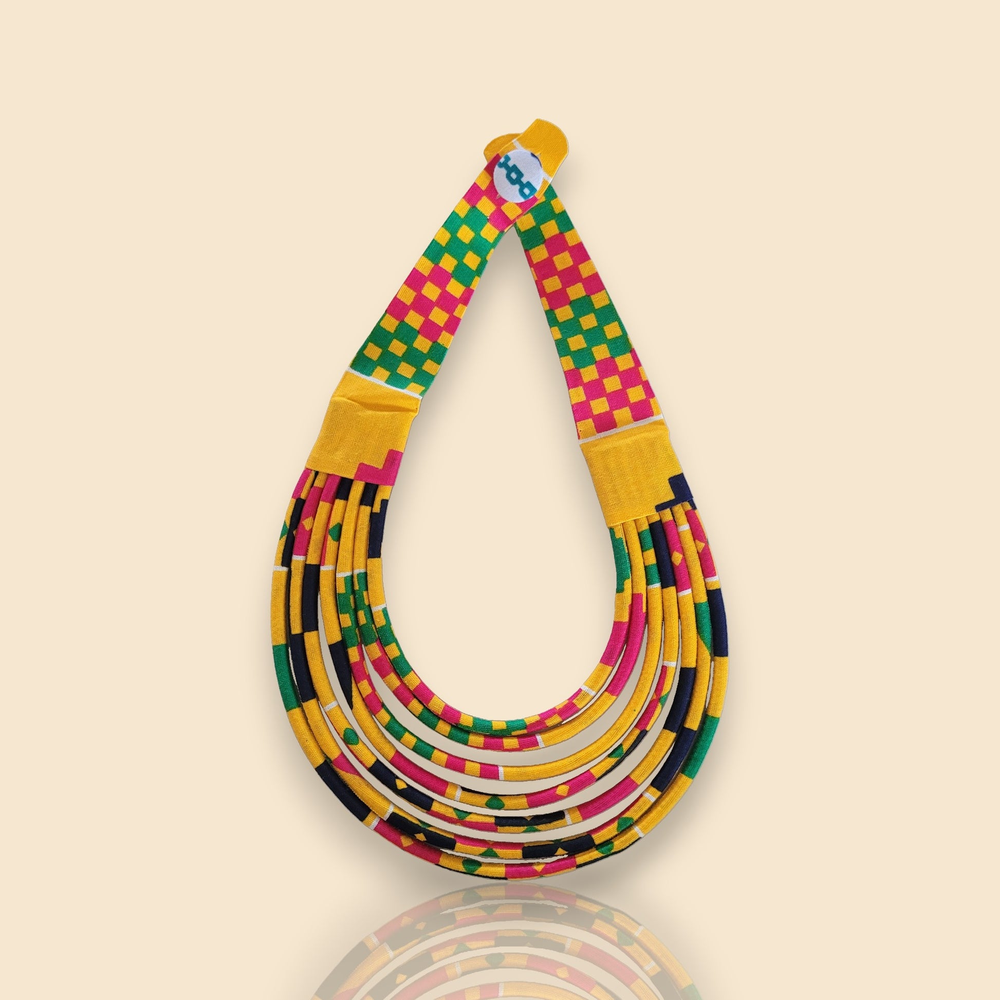 collier en tissu Daba, un collier ethnique chic en wax jaune
