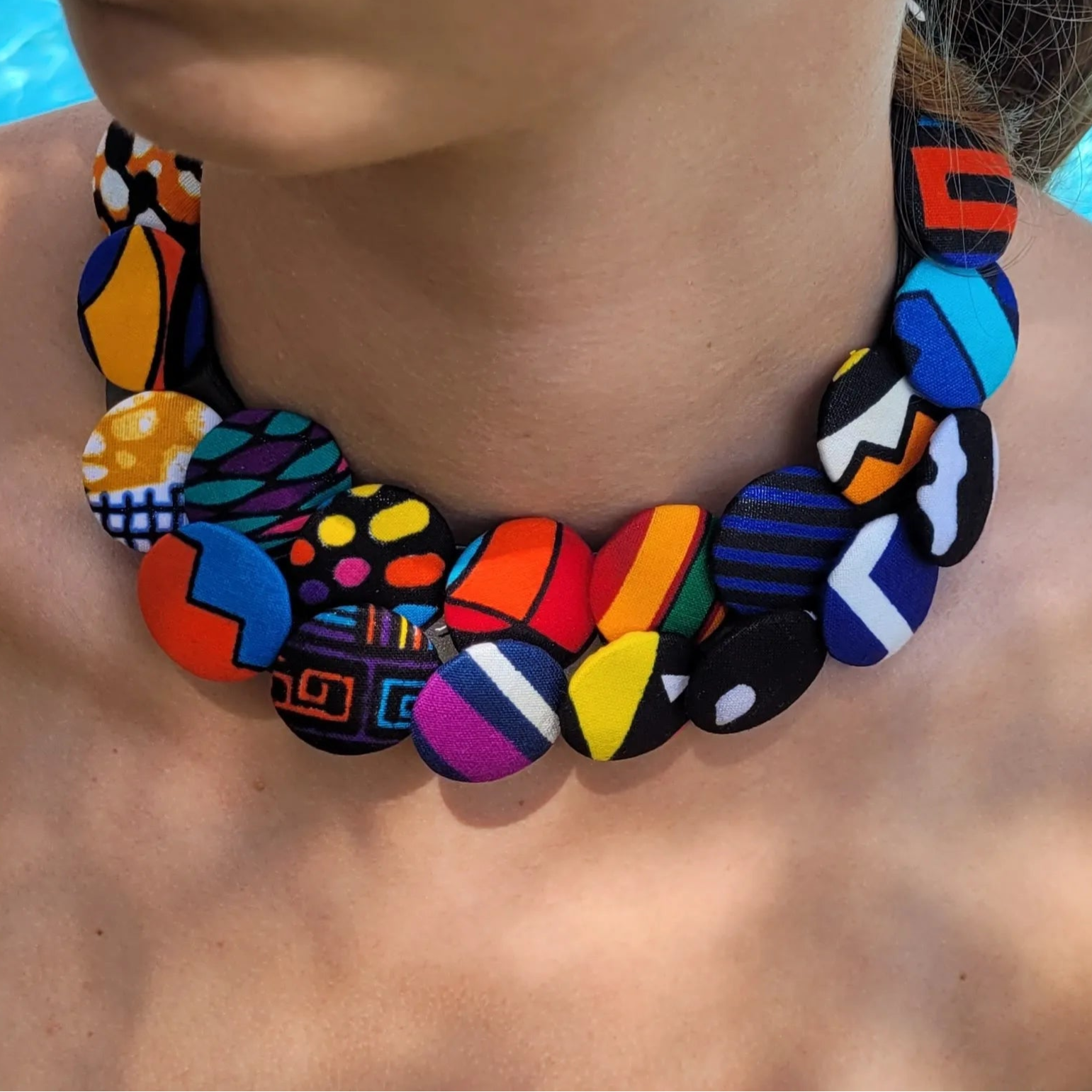 collier en tissu Khadi, un collier ethnique chic fait main à Dakar