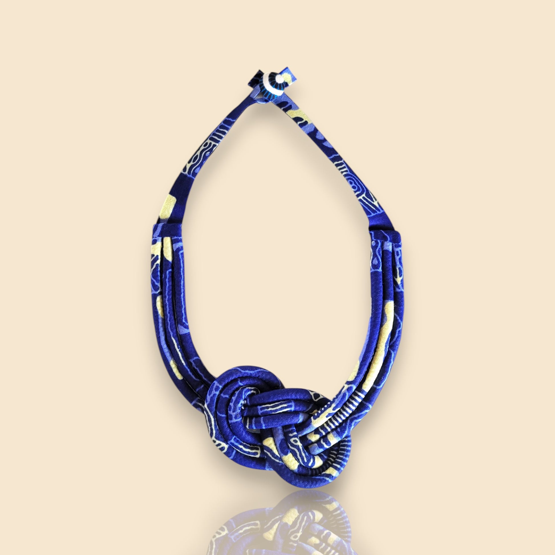 collier en tissu Maïmouna, un collier ethnique chic en wax bleu turquoise et brun