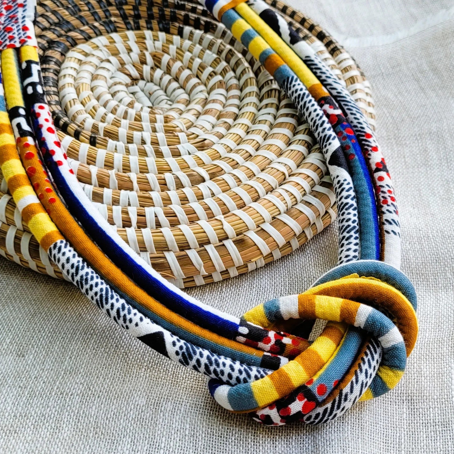 collier en tissu Nafissatou, un collier coloré fait artisanalement à Dakar