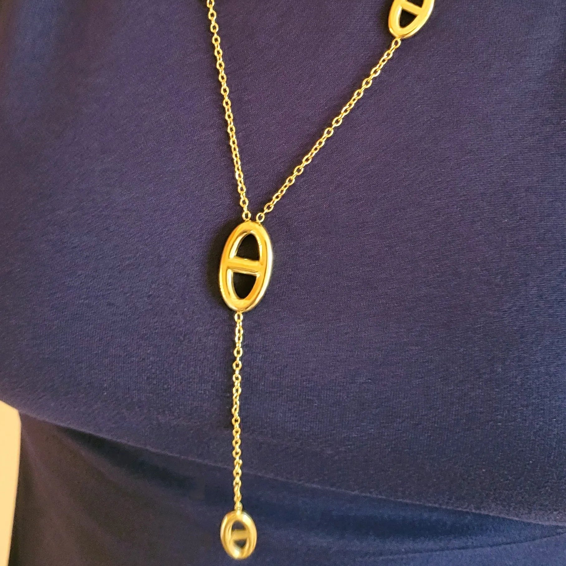 colliers Azura, des bijoux dorés à la maille marine 