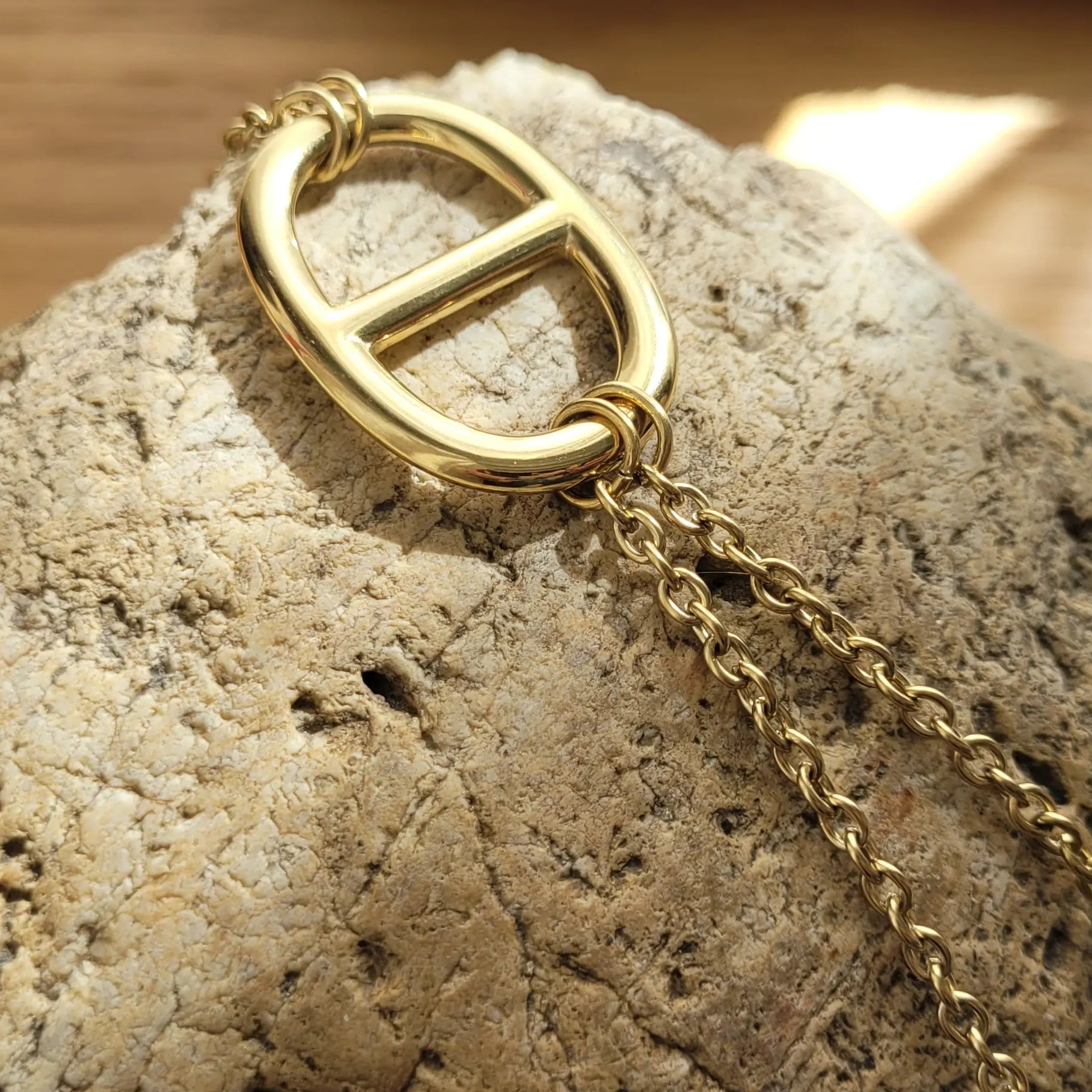 colliers Naya, des bijoux en acier inoxydable à la maille marine 