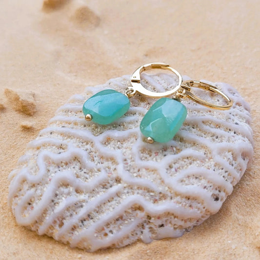 tendances 2024 avec les boucles d’oreilles créoles Rê facettée d’une aventurine
