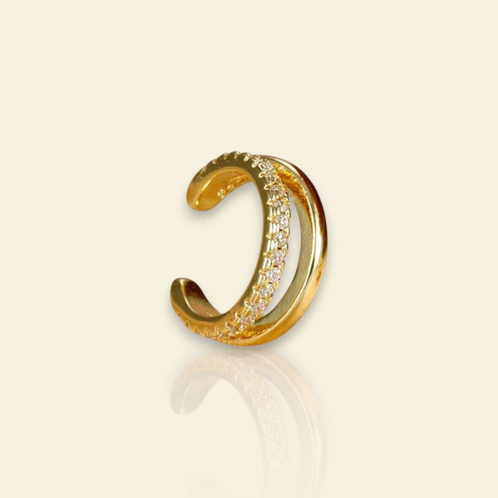 earcuff doré Diora en acier inoxydable, un faux piercing tendance en 2025
