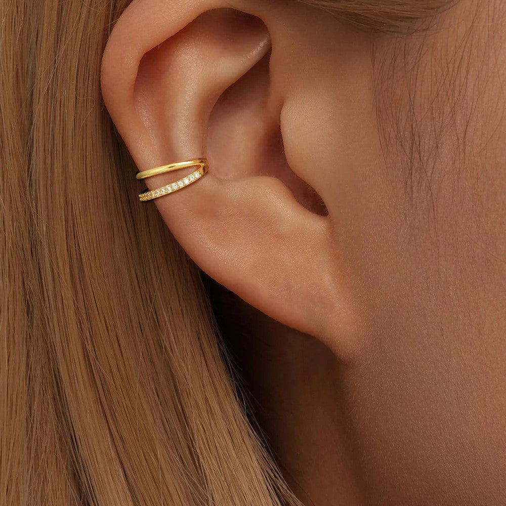 earcuff doré Diora en acier inoxydable, un faux piercing pour des oreilles non percées