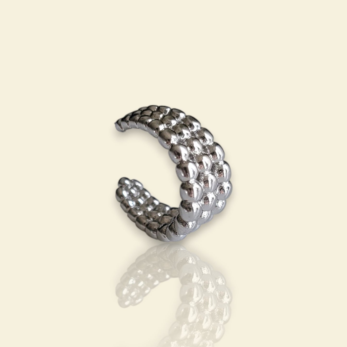 earcuff argenté Perléa, un faux piercing tendance