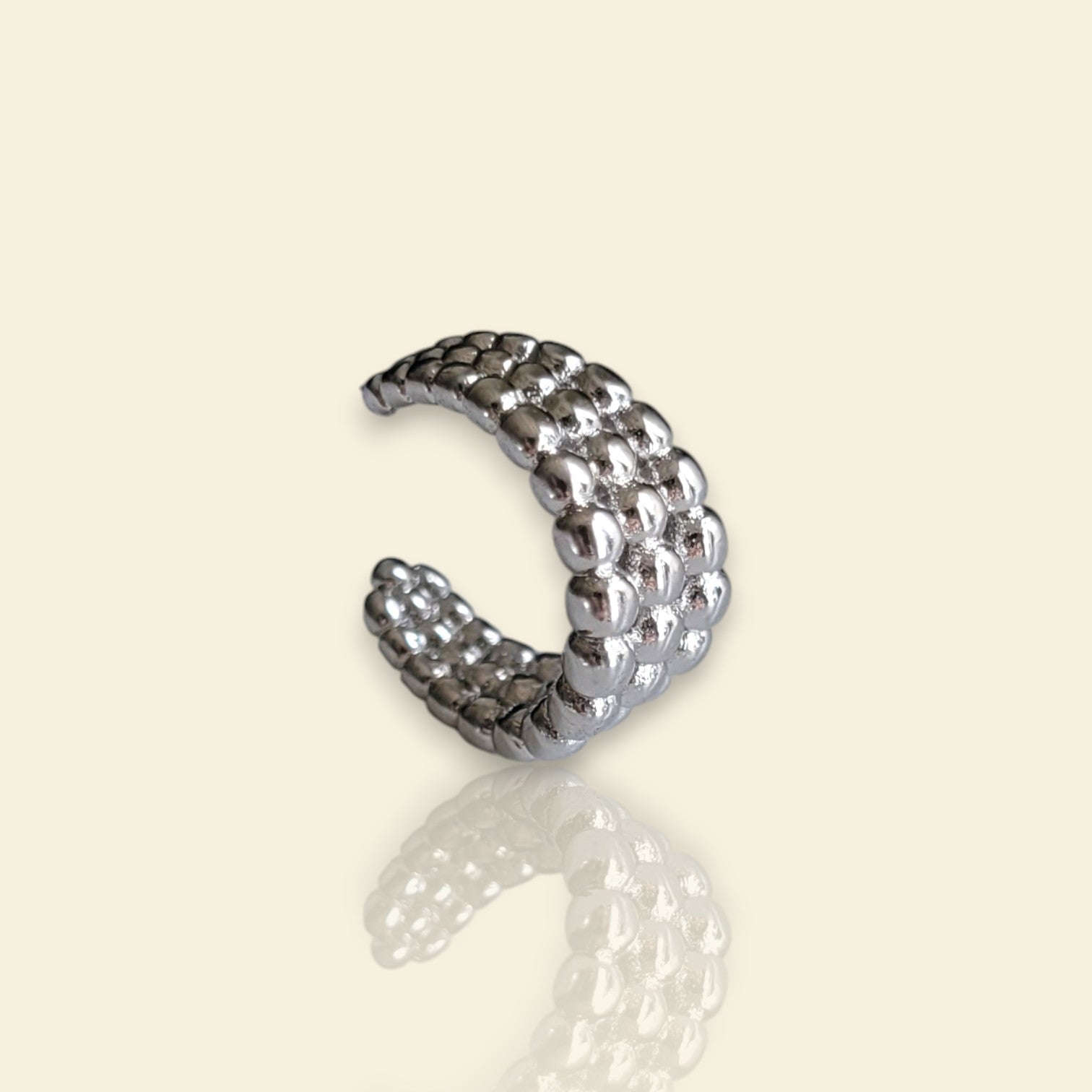 earcuff argenté Perléa, un faux piercing tendance