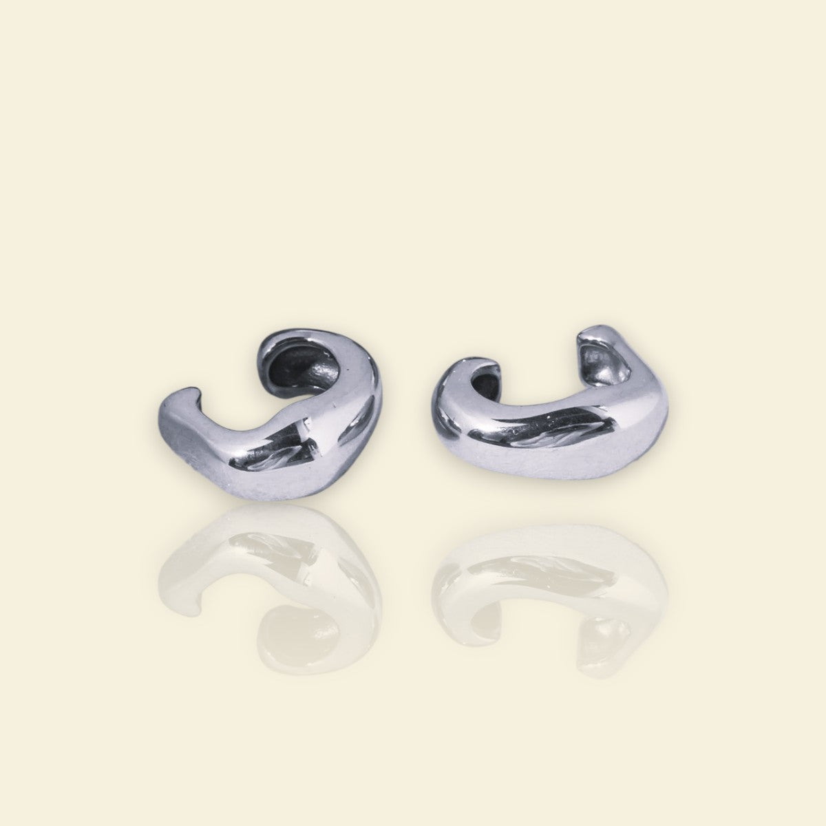 earcuff argenté Sculptura, des faux piercings pour des oreilles non percées