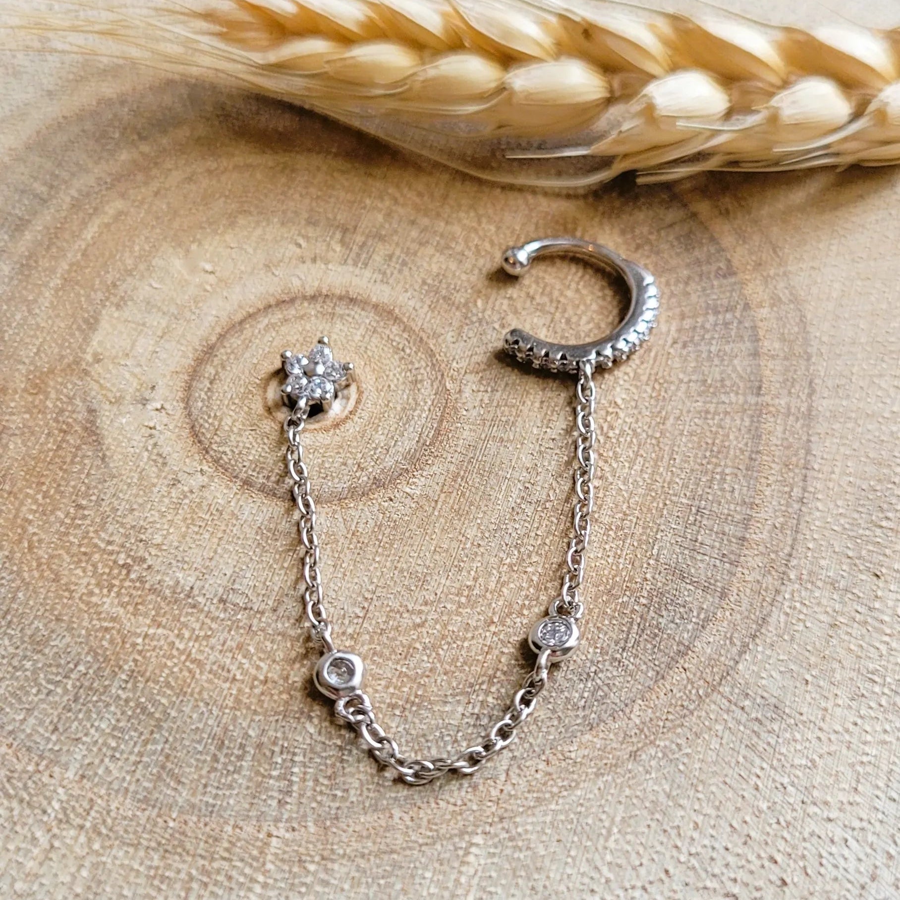 boucle d’oreille pour cartilage Singularu Nyra argentée, ear cuff oreilles non percées