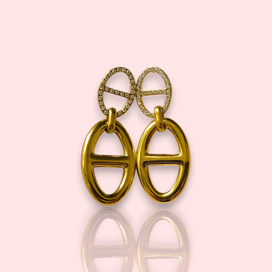 Galatée, des boucles d’oreilles à la maille marine dorée