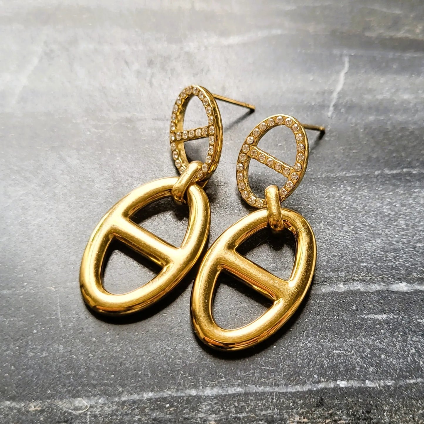 Galatée maille marine, des boucles d’oreilles dorées pour adolescentes