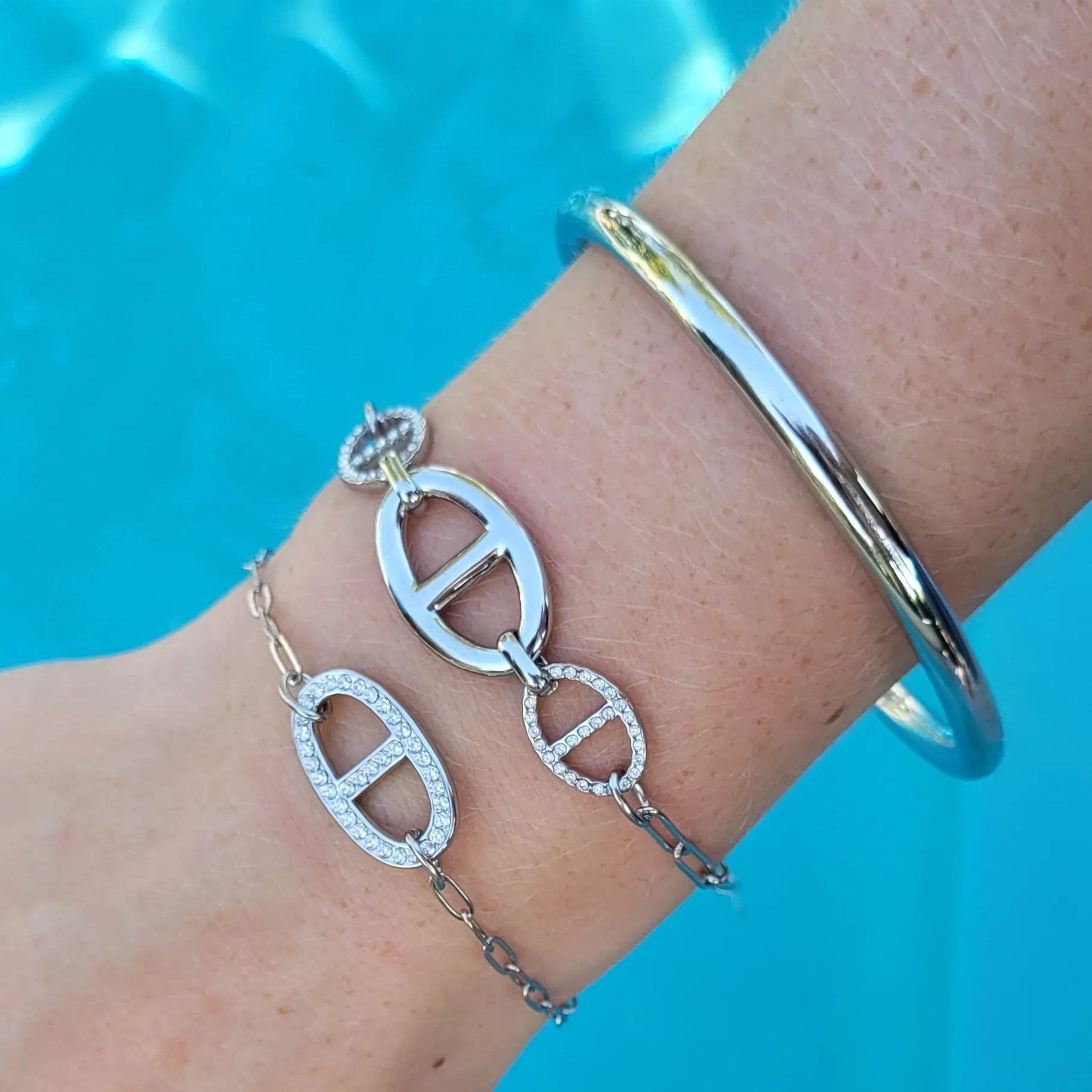 jonc en acier inoxydable argenté Pretty Fine, un bracelet anneau chic
