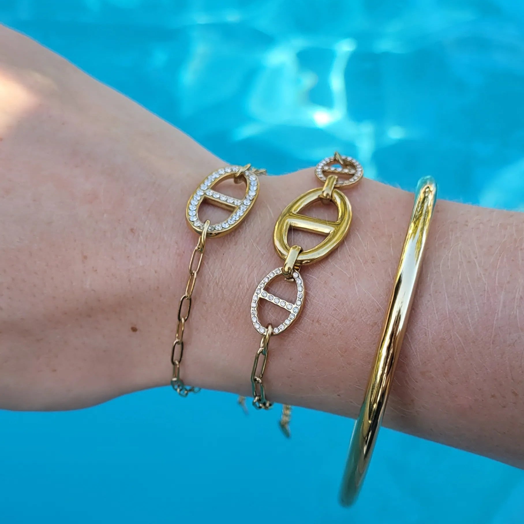jonc femme Pretty Fine doré, un bracelet rigide minimaliste