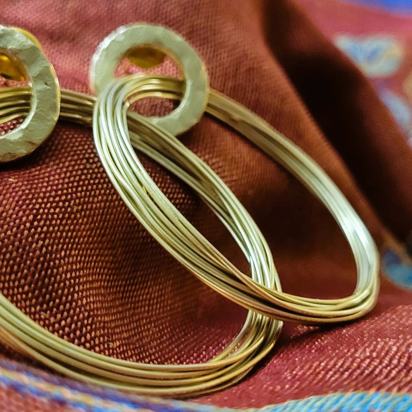 grosse boucle d’oreille tendance modèle Actuelle de la maison Niiki Paris créateur parisien