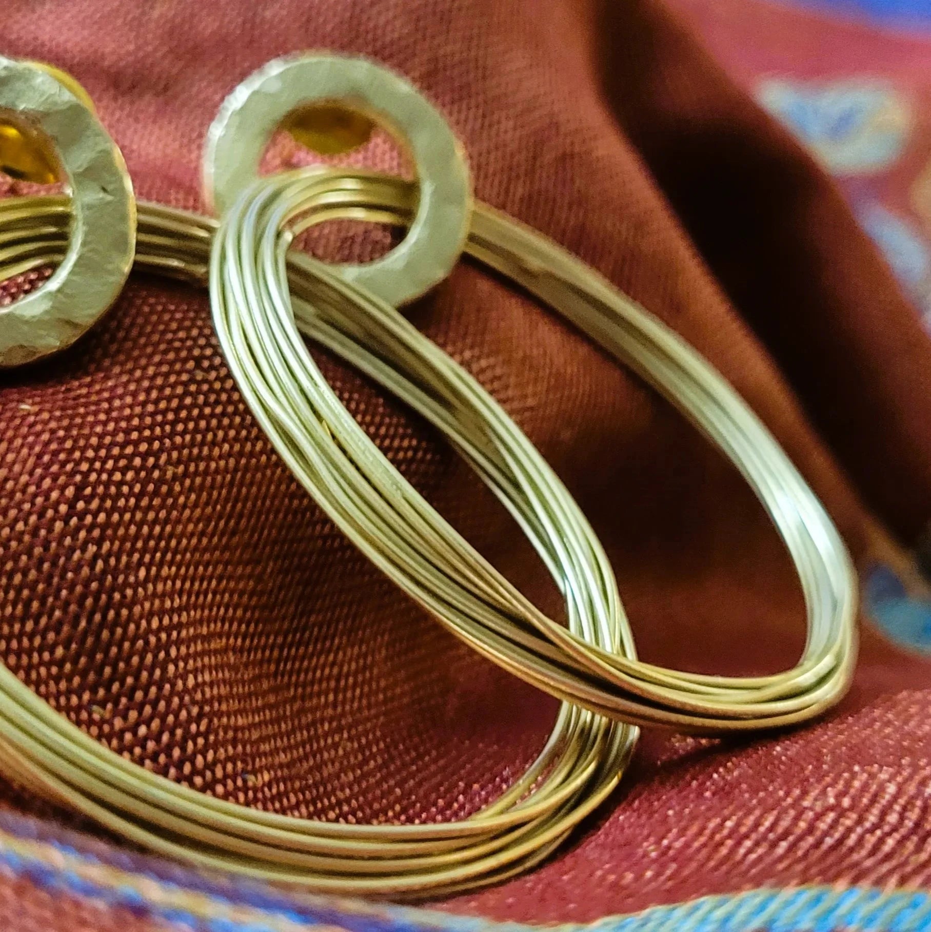 grosse boucle d’oreille tendance modèle Actuelle de la maison Niiki Paris créateur parisien