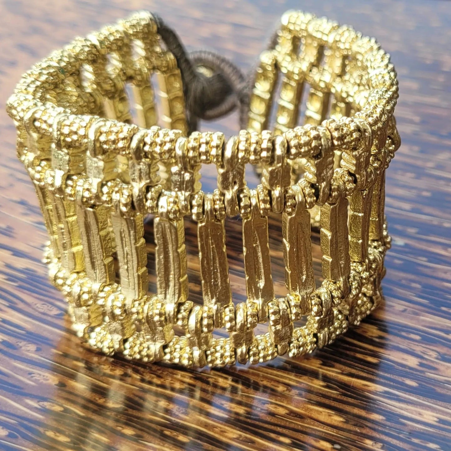 bracelet pour femmes tendance Bellone Niiki Paris en laiton doré