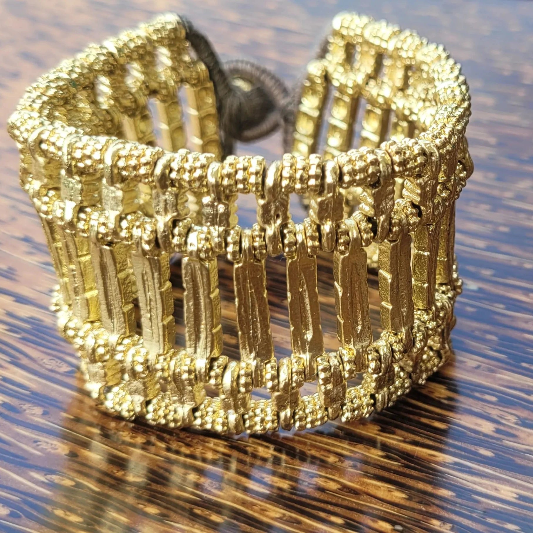 bracelet pour femmes tendance Bellone Niiki Paris en laiton doré