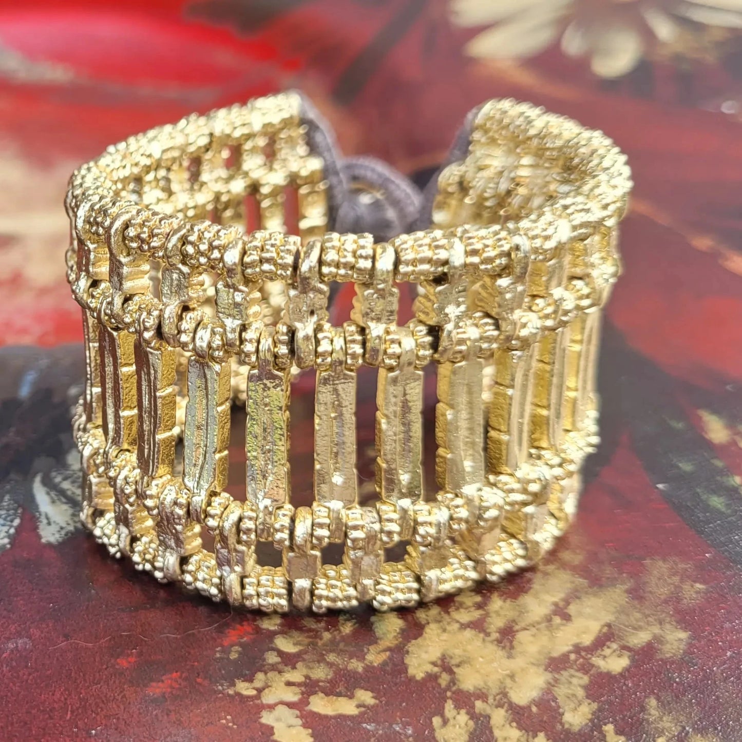gros bracelet pour femme en laiton doré Bellone de Niiki Paris