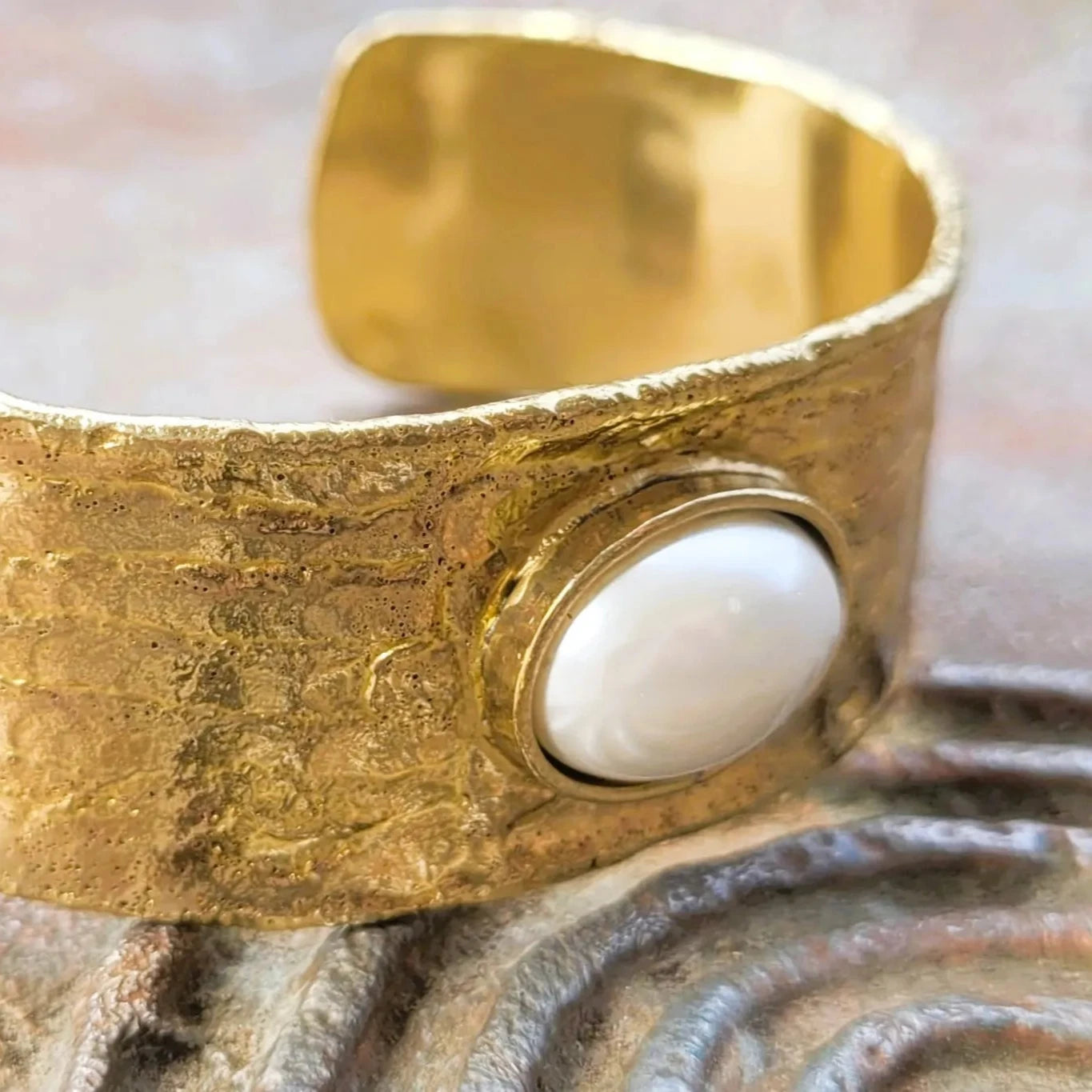 bracelet avec une perle blanche Niiki Paris Devotion Pearl ajustable