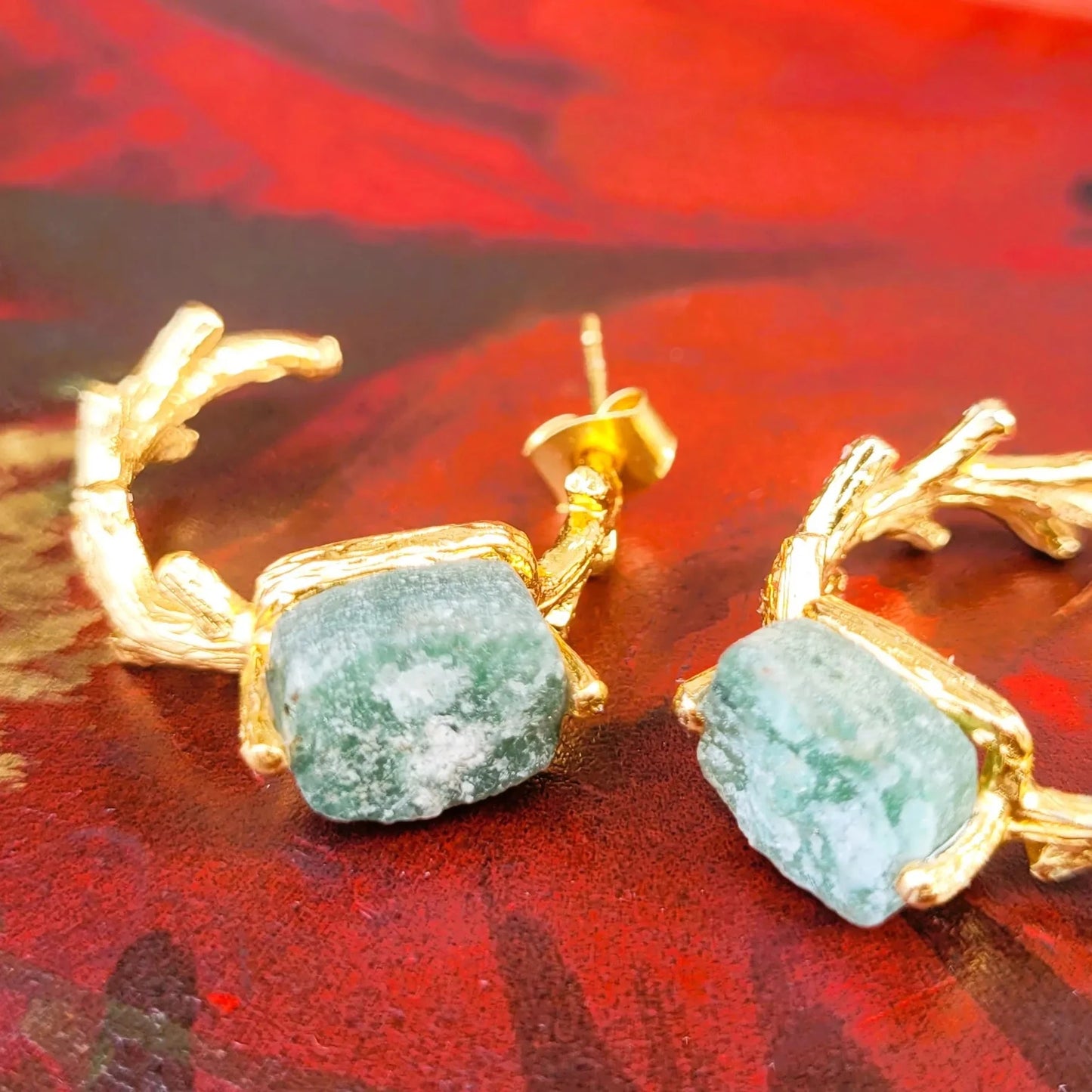 bijoux d’oreilles pour femme Linoy de Niiki Paris avec pierre d’aventurine et inspiration végétale