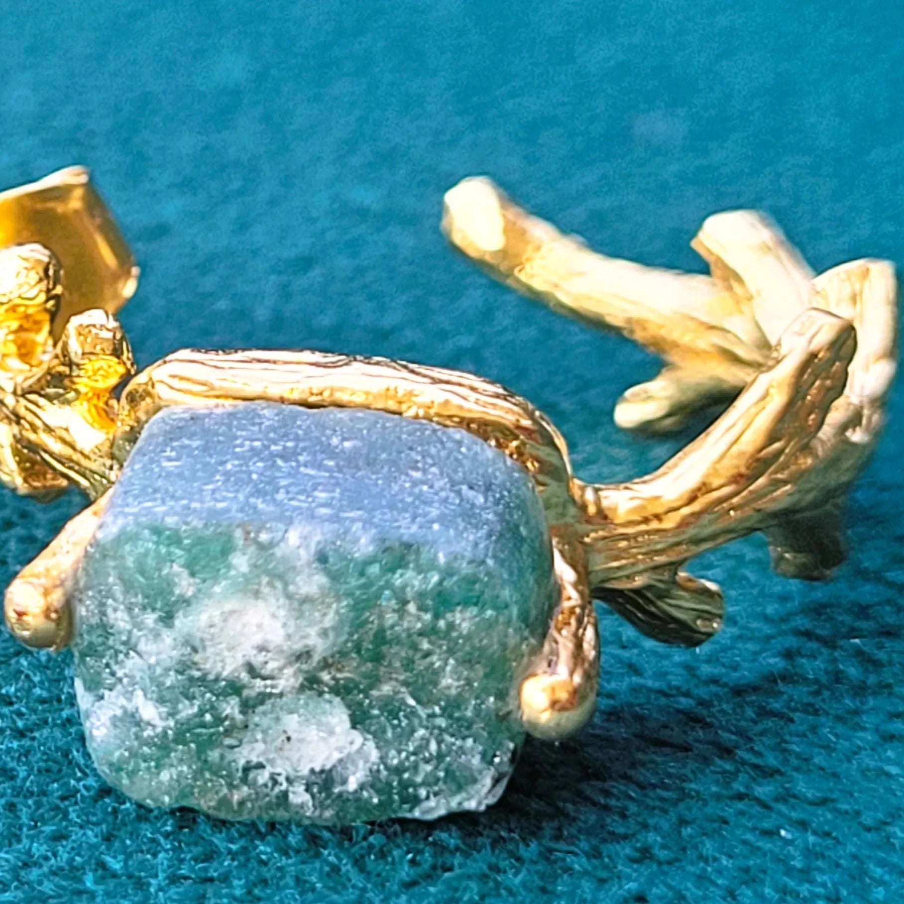 boucles d’oreilles pierre modèle Linoy de Niiki Paris avec aventurine et à l’inspiration végétale
