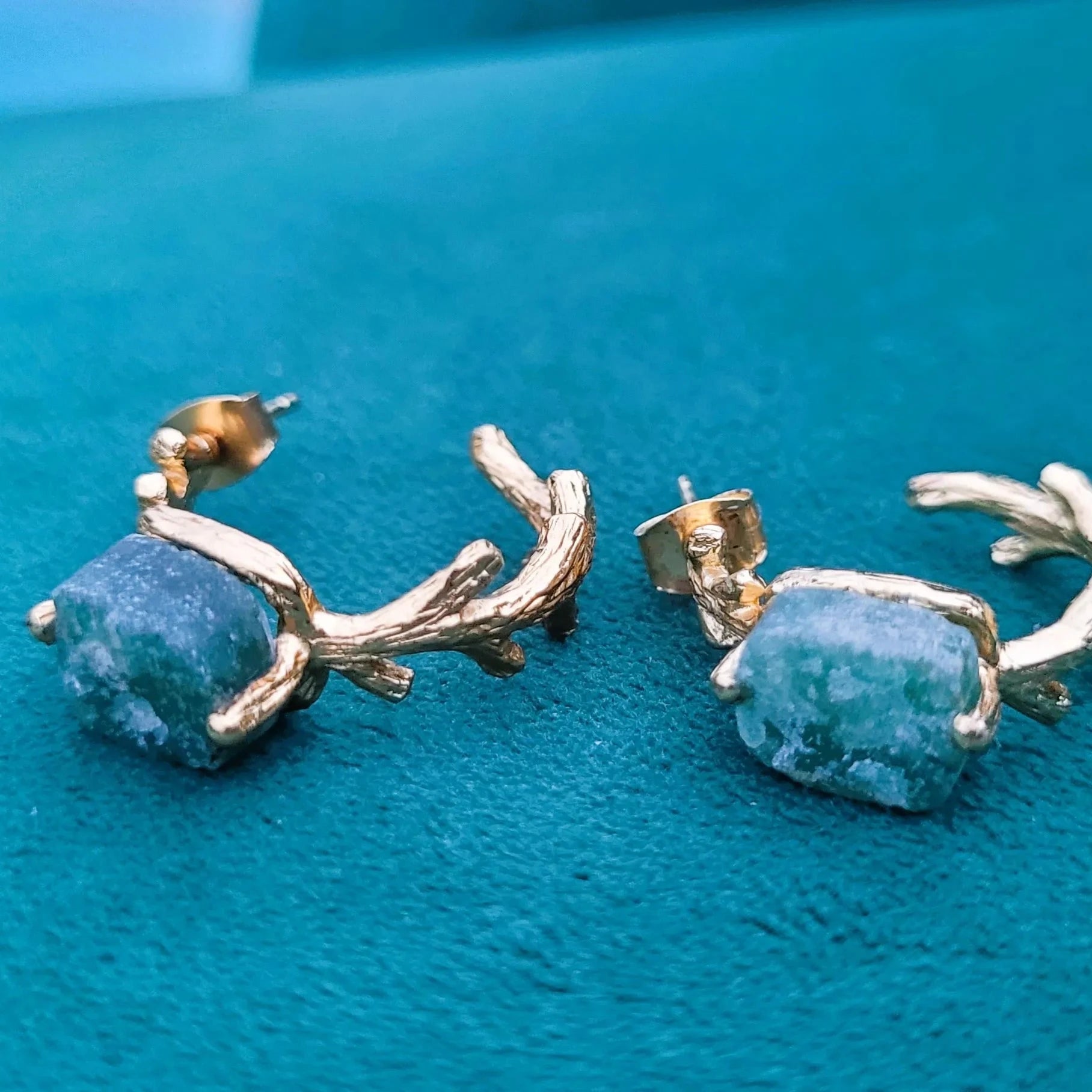 boucles d’oreilles vertes Linoy de Niiki Paris avec pierre d’aventurine semi-précieuse
