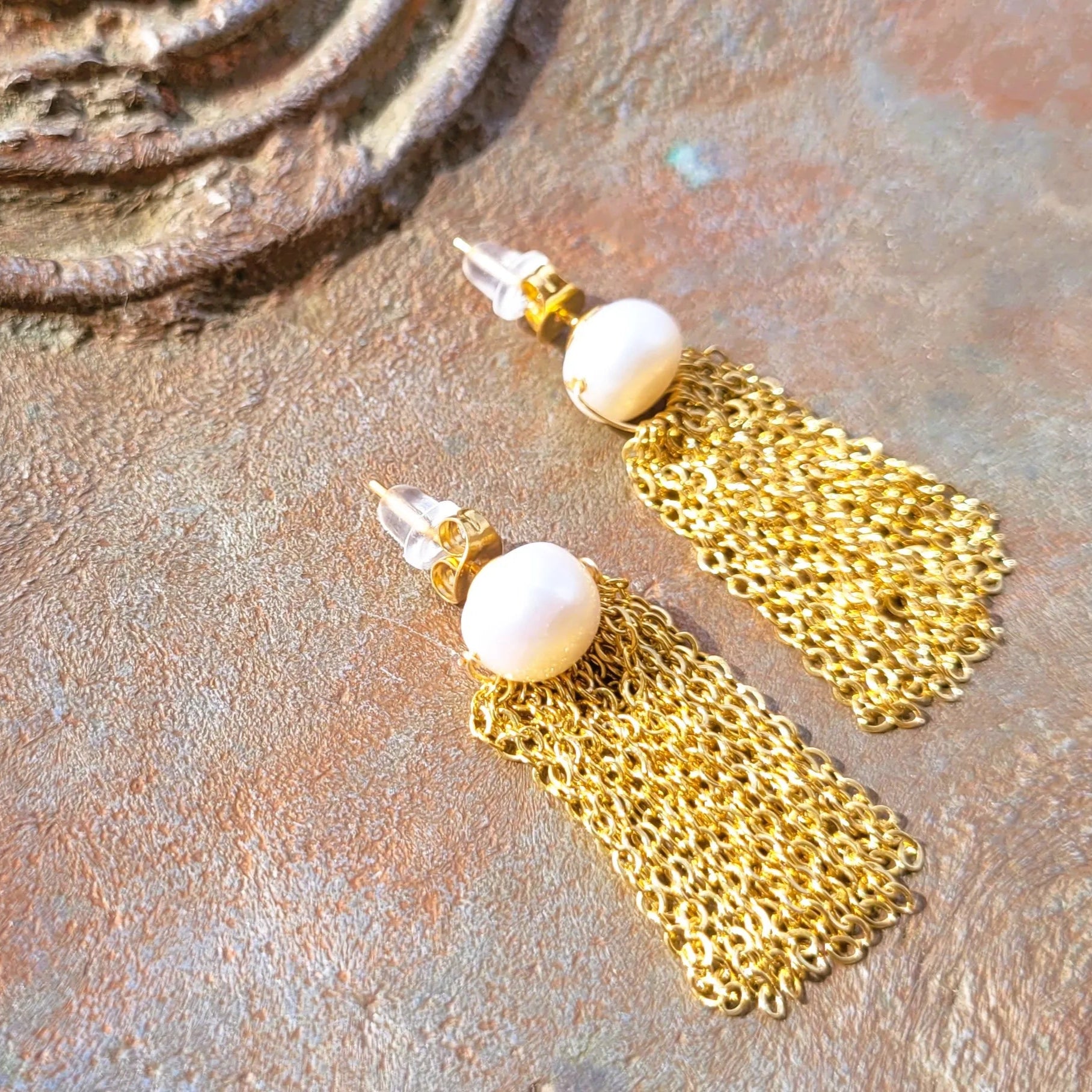 boucles d’oreilles White Pearl avec perle Niiki Paris, tendance 2025