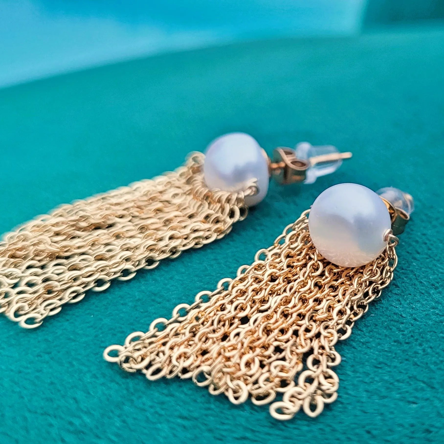 boucles d’oreilles pour femmes avec perle modèle White Pearl de Niiki Paris, tendance 2025