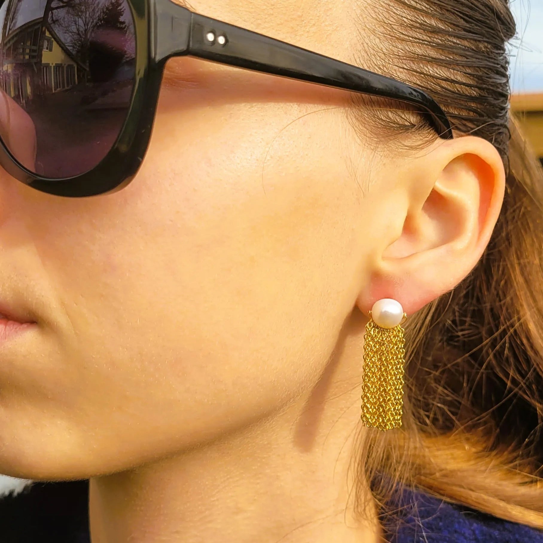 boucles d’oreilles pendantes avec perle d’eau douce White Pearl de Niiki Paris, tendance 2025