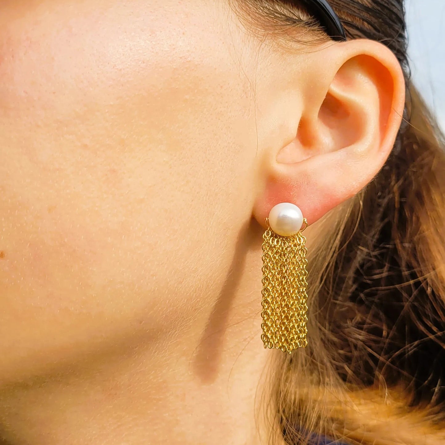 boucles d’oreilles pendantes avec perle d’eau douce White Pearl de Niiki Paris, boucles d’oreilles créateur